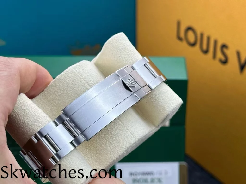 replica Rolex Submariner 116610LN Watch - Clasp shot